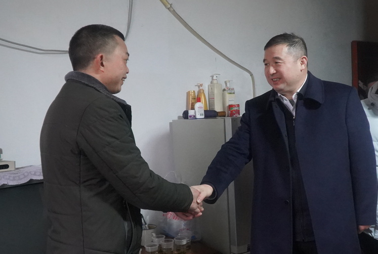  节前送关怀 岁寒暖人心——王选祥到湖南黄金辰州矿业走访慰问