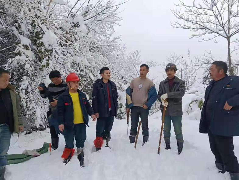  比雪景更美的是黄金洞矿业人“浴”雪检修逆行而上的身影