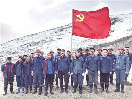  湖南日报版面头条｜百年矿山党旗红——“全国先进基层党组织”湖南黄金集团辰州矿业党委党建工作侧记